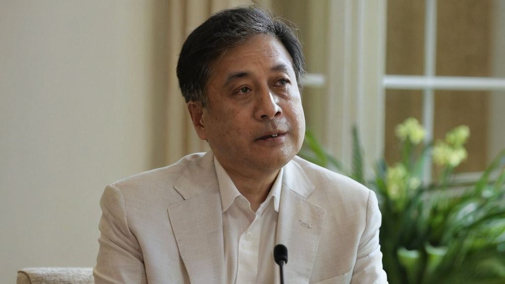 每当有明星在直播中展现搞笑瞬间，无论是可爱表情还是尴尬反应都成为娱乐热点