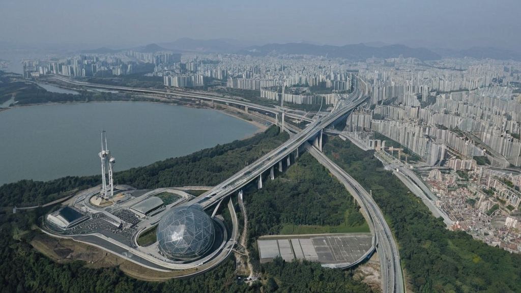 2023年中国网络文学市场报告揭示娱乐吃瓜酱的崛起与S11转会期明星阵容大洗牌的反差